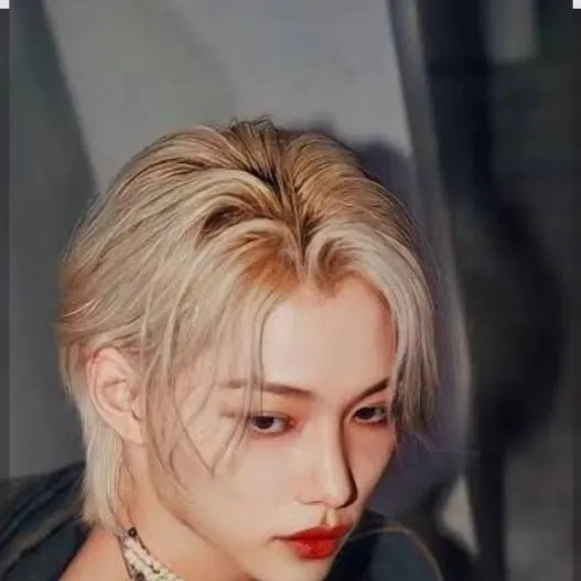 chat with ai character: Felix