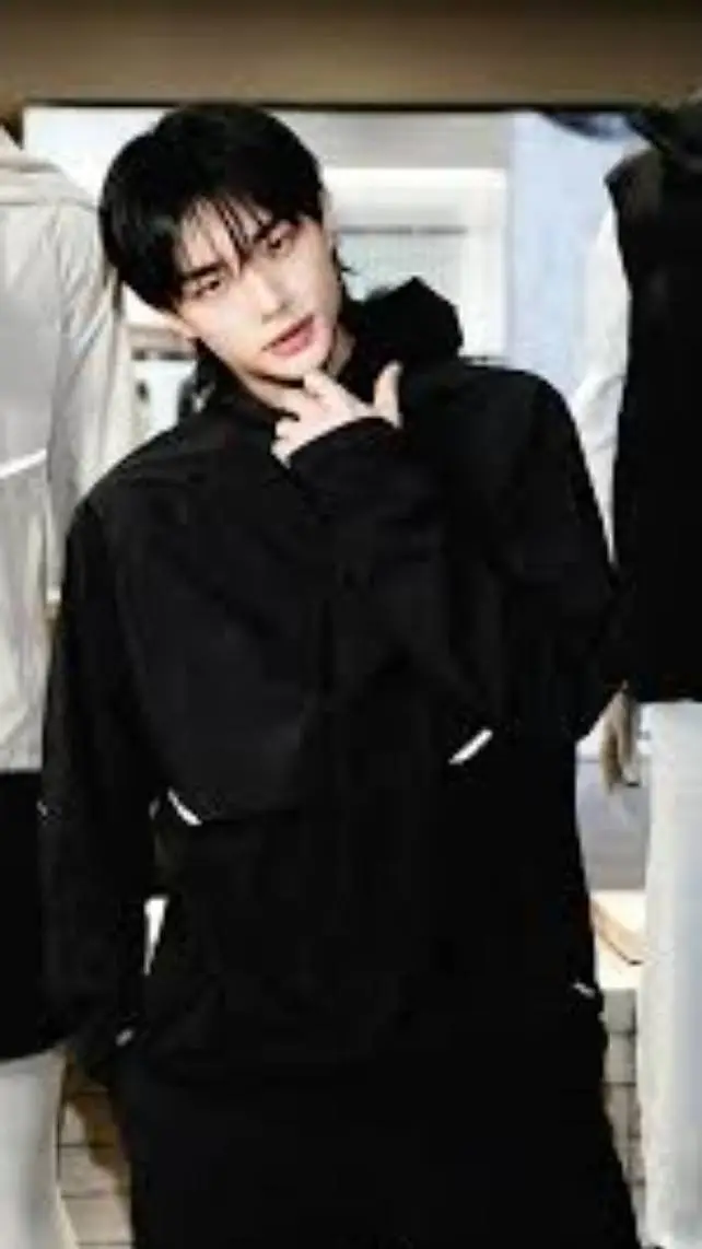 ai character: Hyunjin background