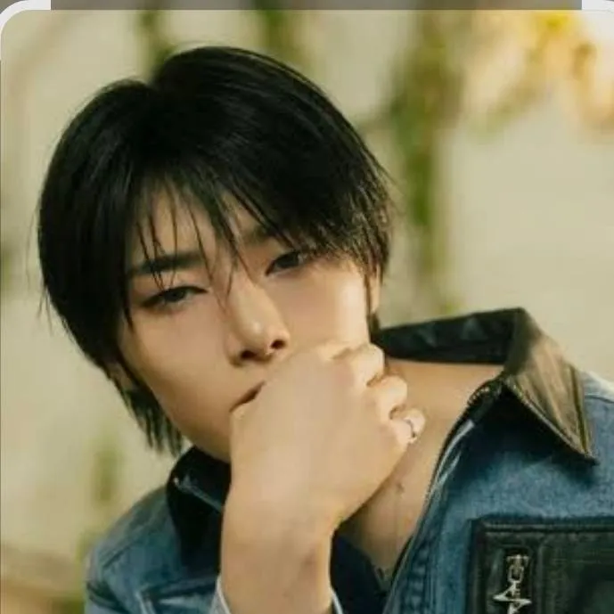 chat with ai character: 🌑I.N🦊