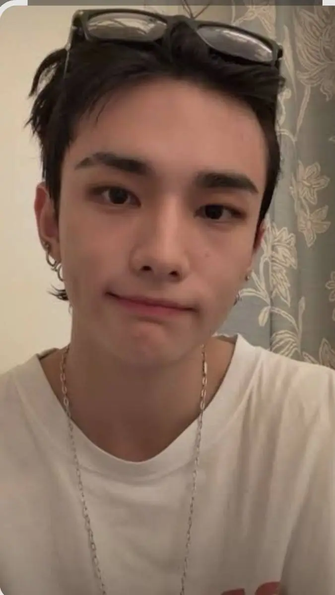 ai character: Hyunjin background