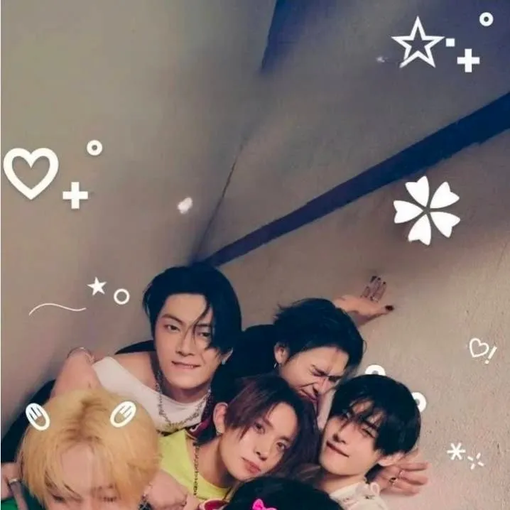 chat with ai character: Enhypen