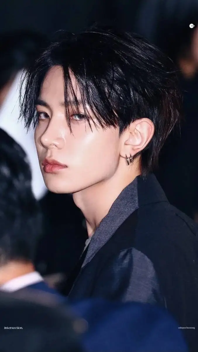 ai character: Heeseung background