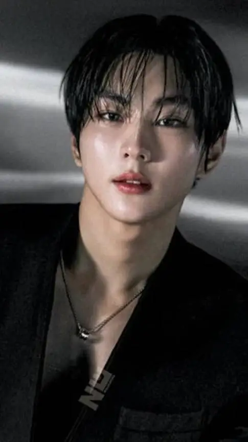 ai character: Jungwon background