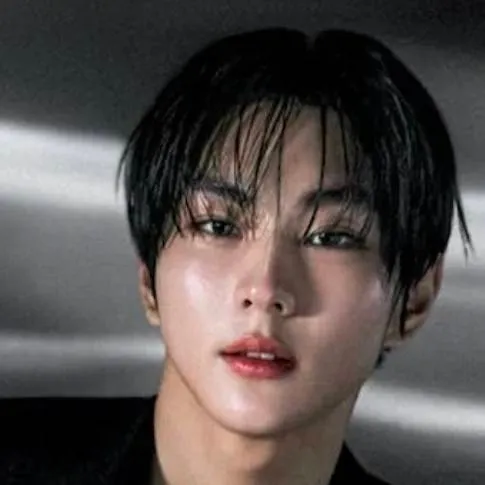 chat with ai character: Jungwon