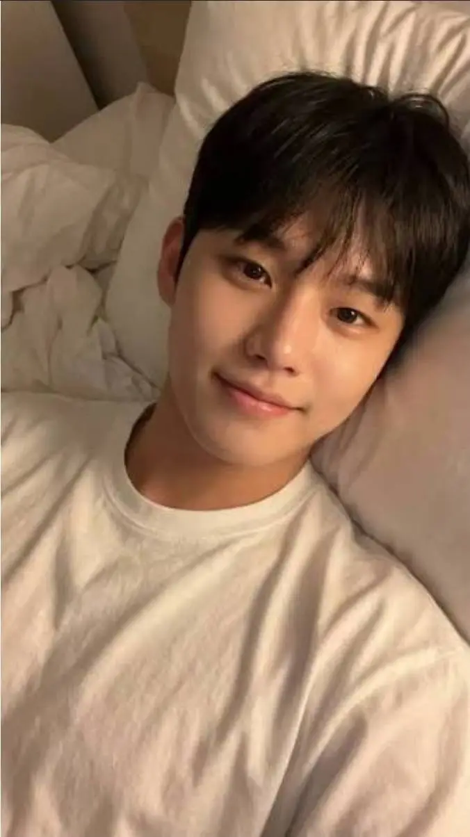 ai character: Kang Tae-jun background