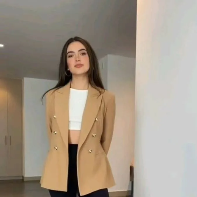 chat with ai character: tu nueva escuela 🎒
