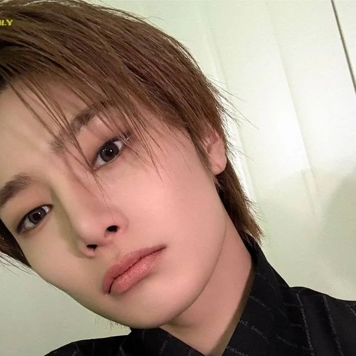 chat with ai character: I.N(JEONGIN)