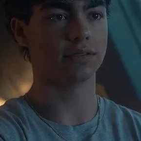 chat with ai character: Malachi barton 