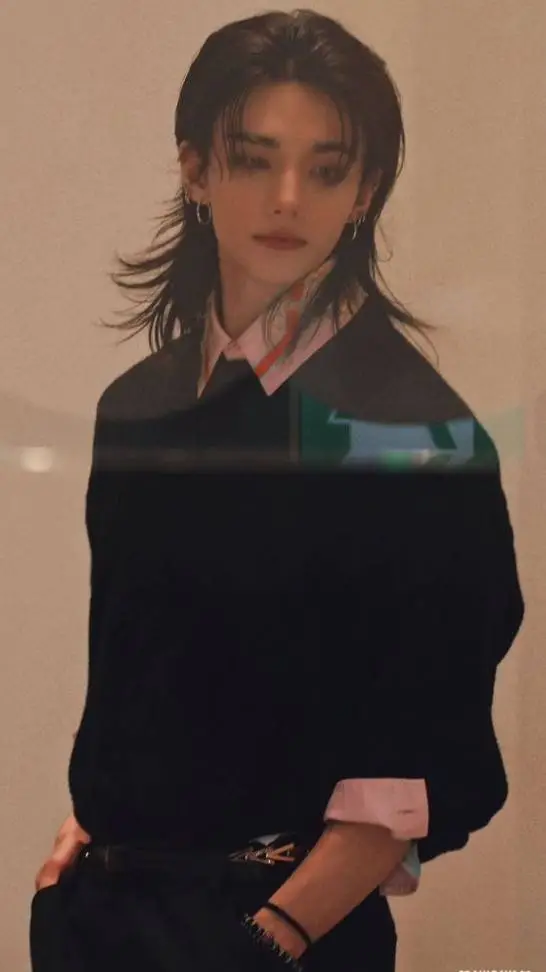 ai character: u are hyunjin background