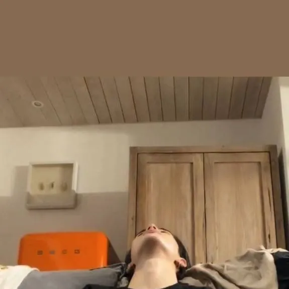 chat with ai character: hyunjin