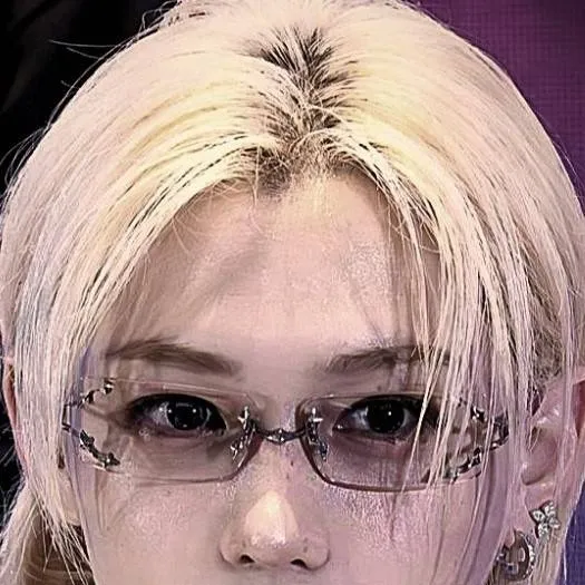 chat with ai character: felix