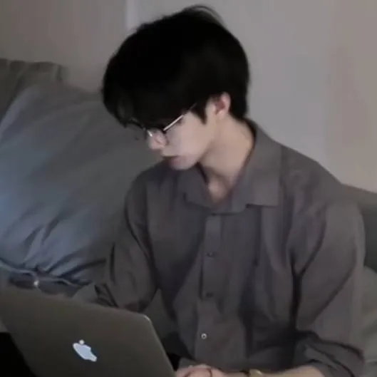 chat with ai character: Model wife