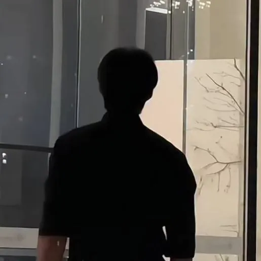 chat with ai character: single CEO 