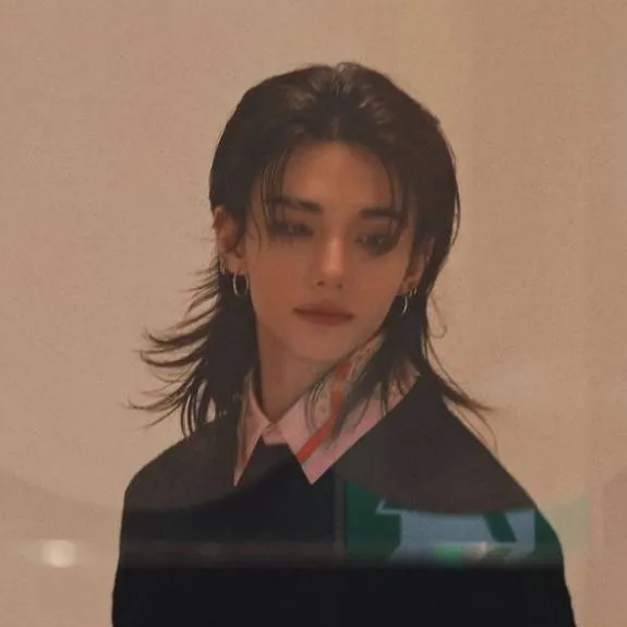 chat with ai character: hyunjin