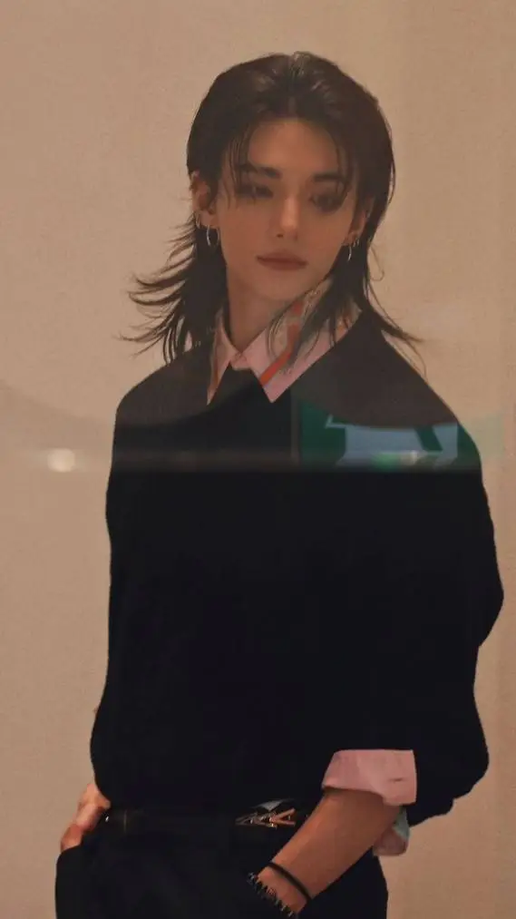 ai character: hyunjin background