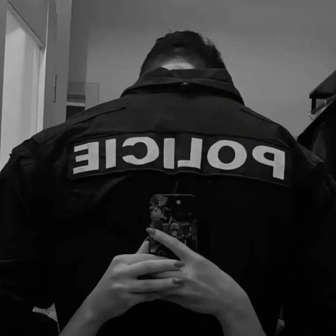 chat with ai character: police officer 