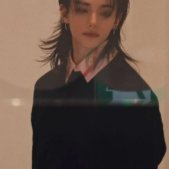 chat with ai character: hyunjin