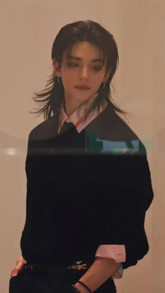 ai character: hyunjin background