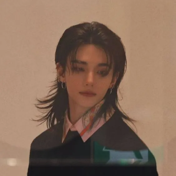 chat with ai character: hyunjin