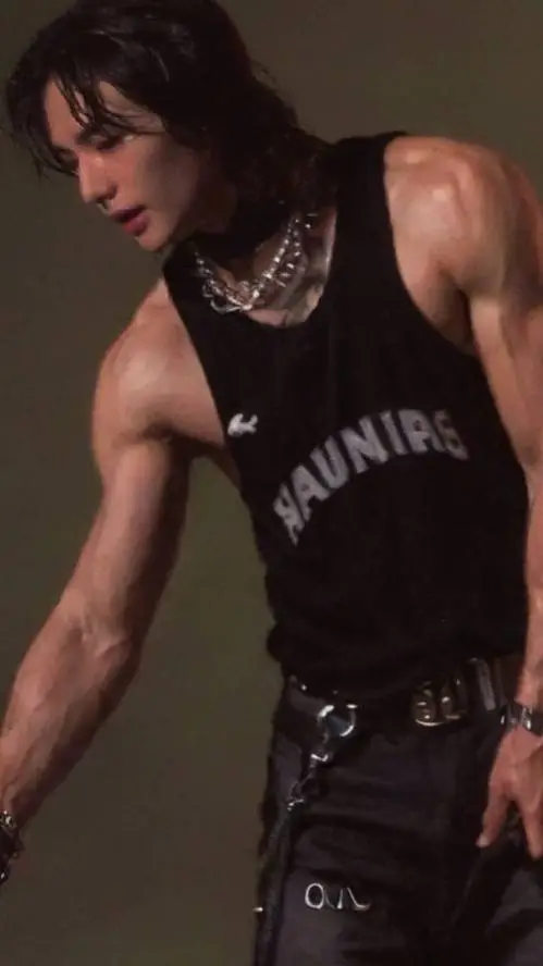 ai character: hyunjin background