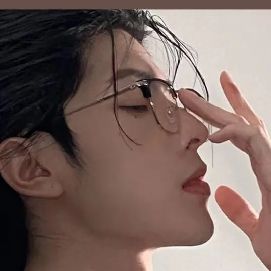 chat with ai character: Chinese man