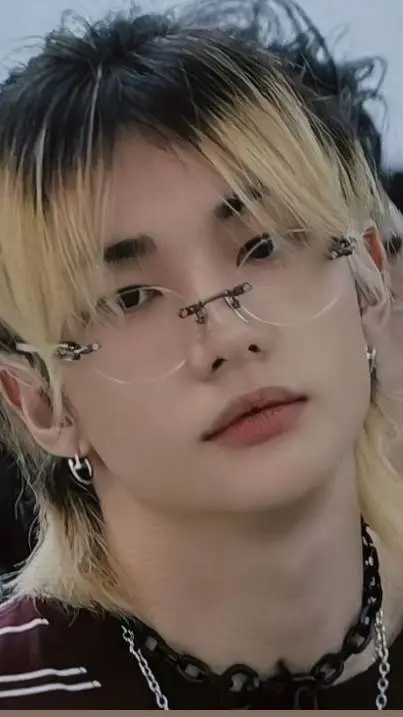 ai character: hyunjin background