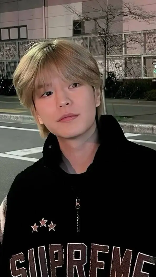 ai character: seungmin background
