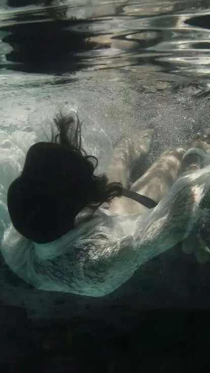 ai character: Drowning Girl background