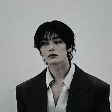 chat with ai character: Yang Jeongin