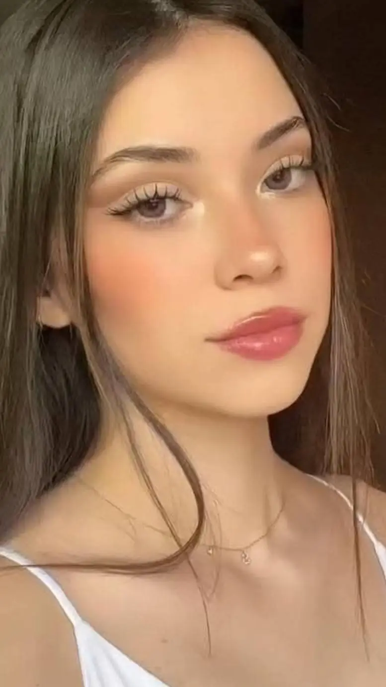 Talkie AI - Chat with Aylin 