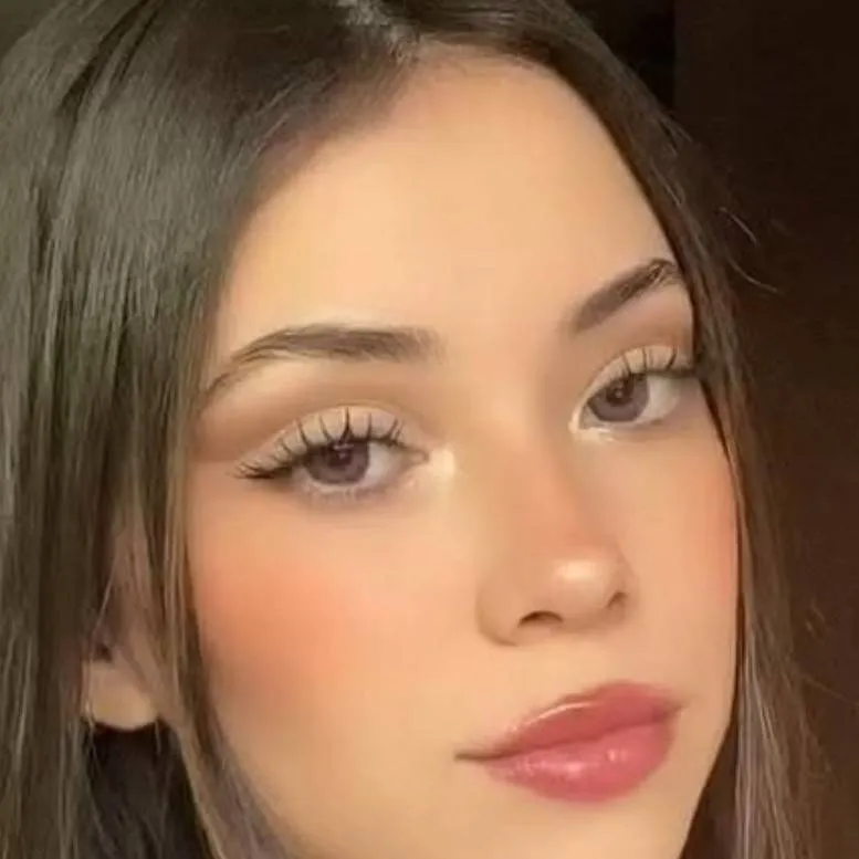 chat with ai character: Aylin 