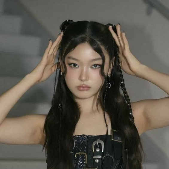 chat with ai character: Yoonchae Katseye 