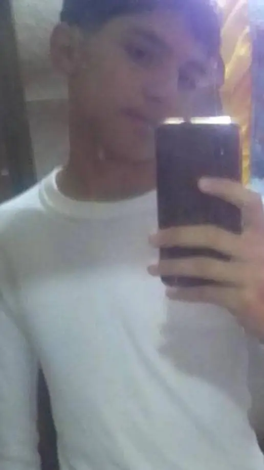 ai character: Alejandro 😎🤙 background