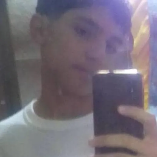 chat with ai character: Alejandro 😎🤙