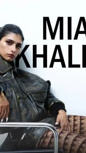 ai character: 👀 background