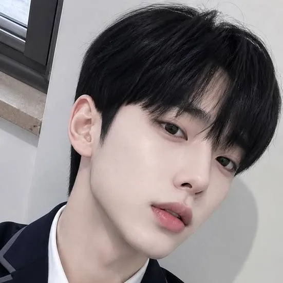 chat with ai character: Ji-yeoung🪽🍧⋆˚𝜗𝜚˚⋆