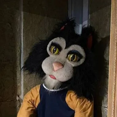 chat with ai character: Crusty the cat 