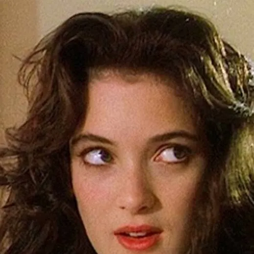 chat with ai character: Veronica Sawyer 