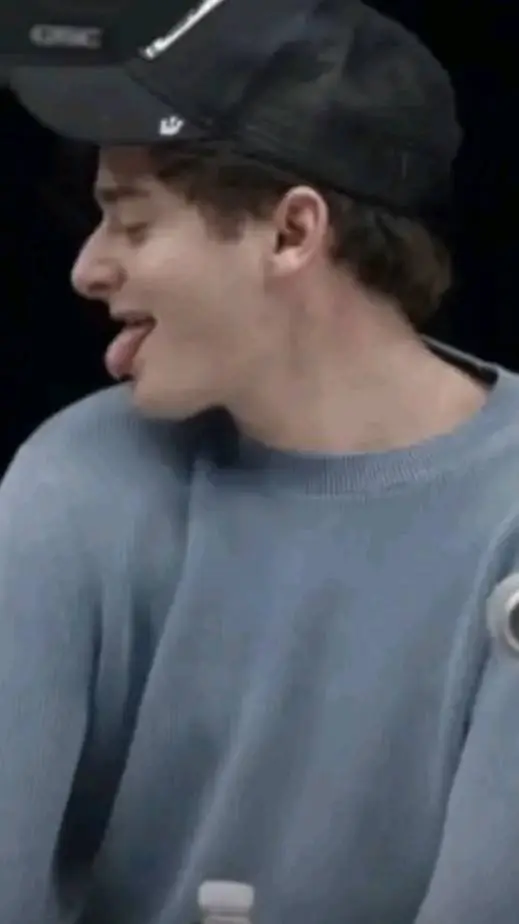 ai character: noah background