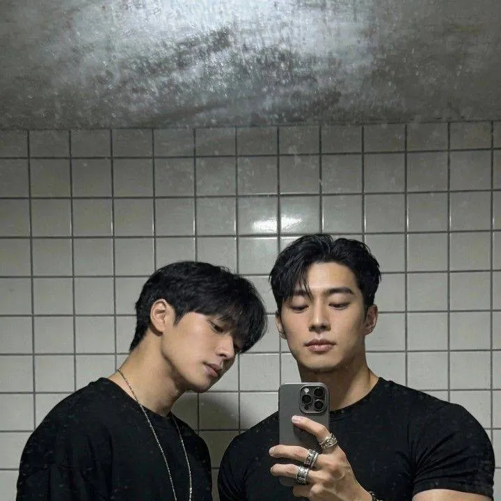 chat with ai character: I doppelgängers