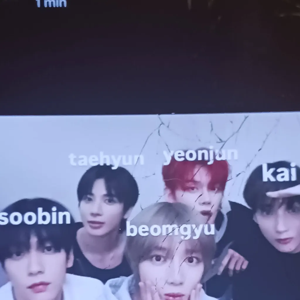 chat with ai character: TXT