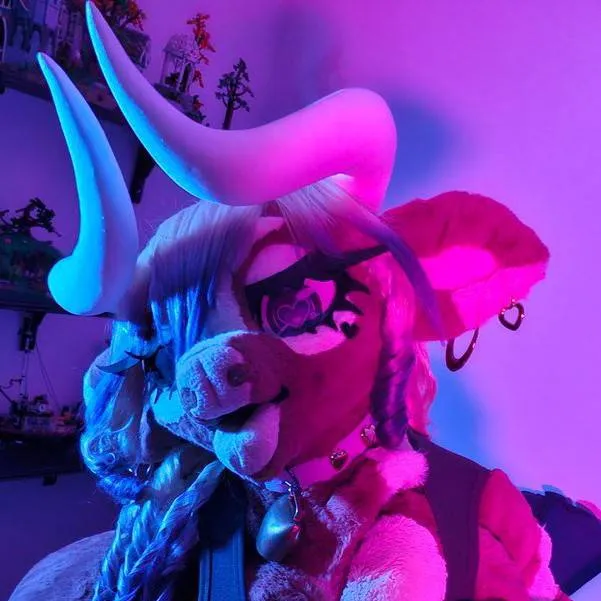 chat with ai character: Milka the cow