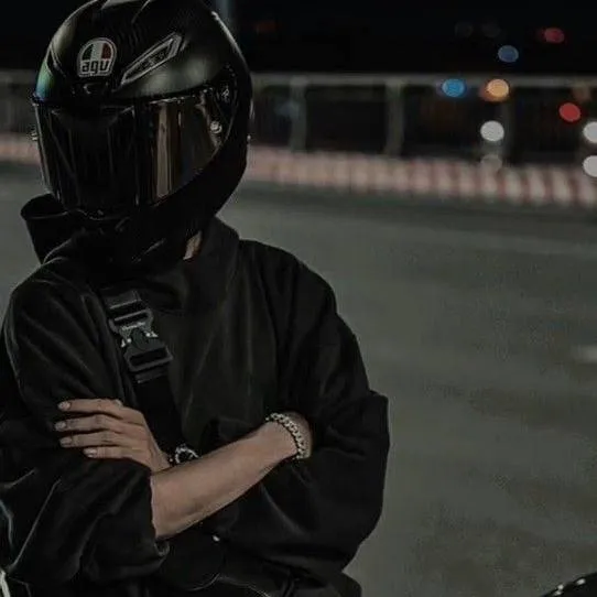 chat with ai character: Dylan 