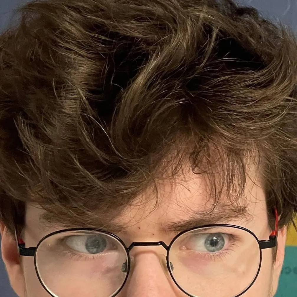 chat with ai character: Axie