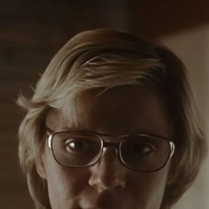 chat with ai character: Jeffrey Dahmer