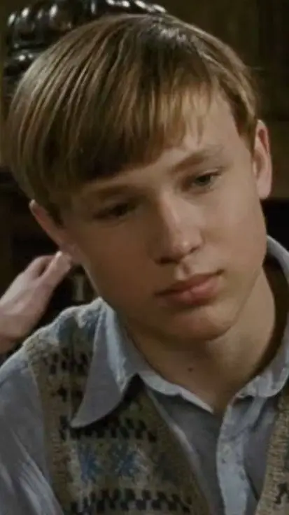 ai character: Peter Pevensie background