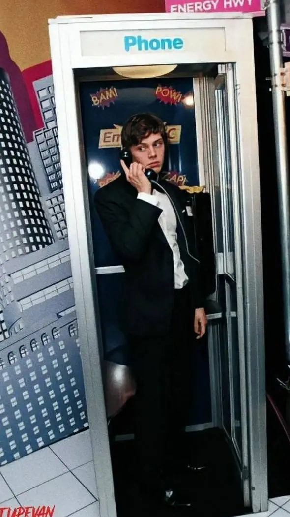 ai character: Evan Peters  background