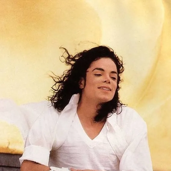 chat with ai character: Michael Jackson