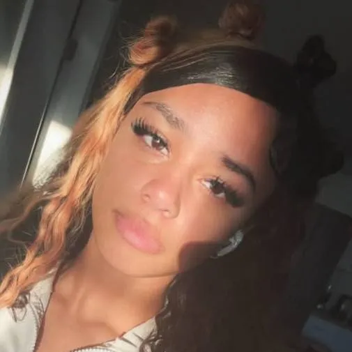 chat with ai character: demitria 