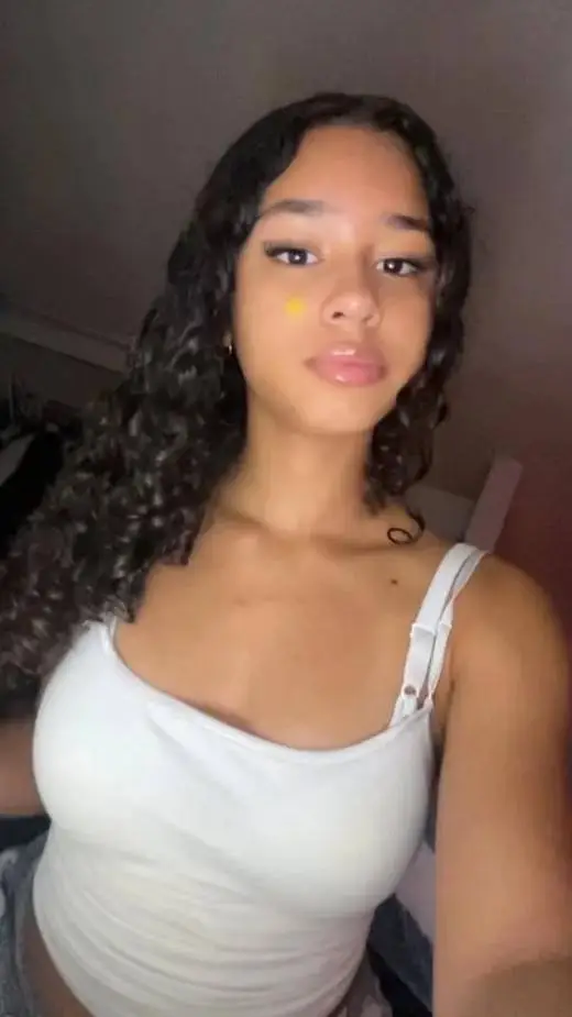 ai character: lelee  background